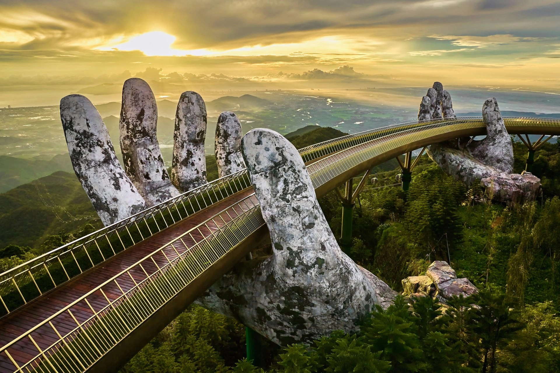 Ba Na Hills & Golden Bridge Day Tour