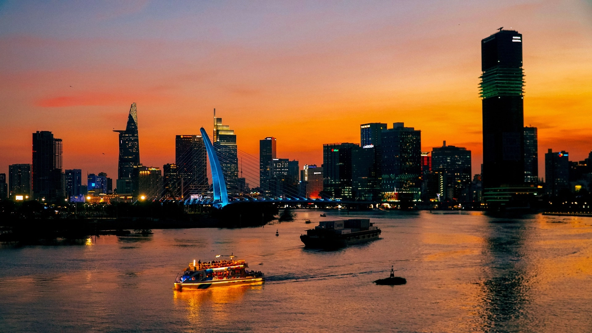The 3 Iconic Symbols of Saigon Private Tour