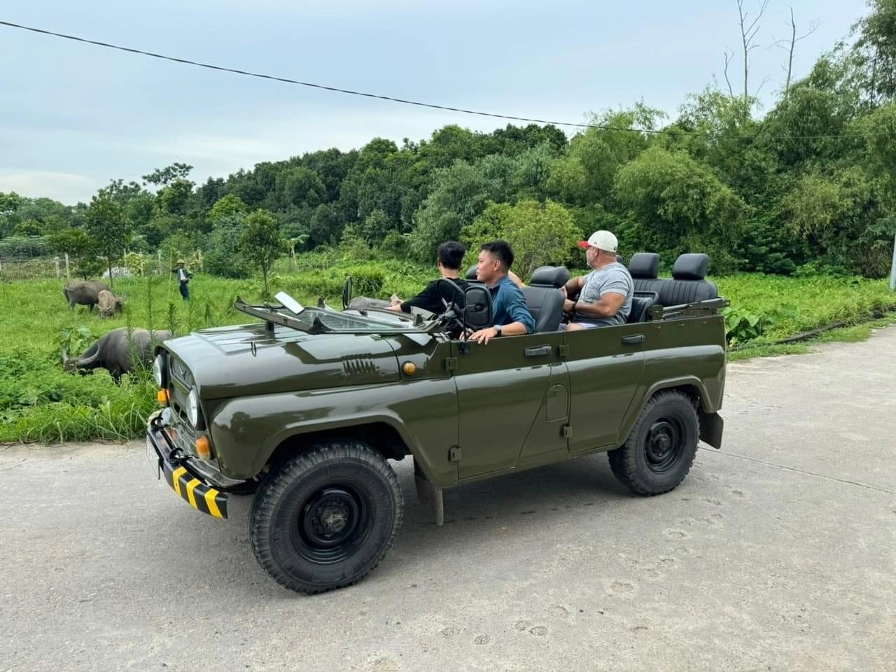 Vietnam Express Tour-hanoi-jeep-tour-04