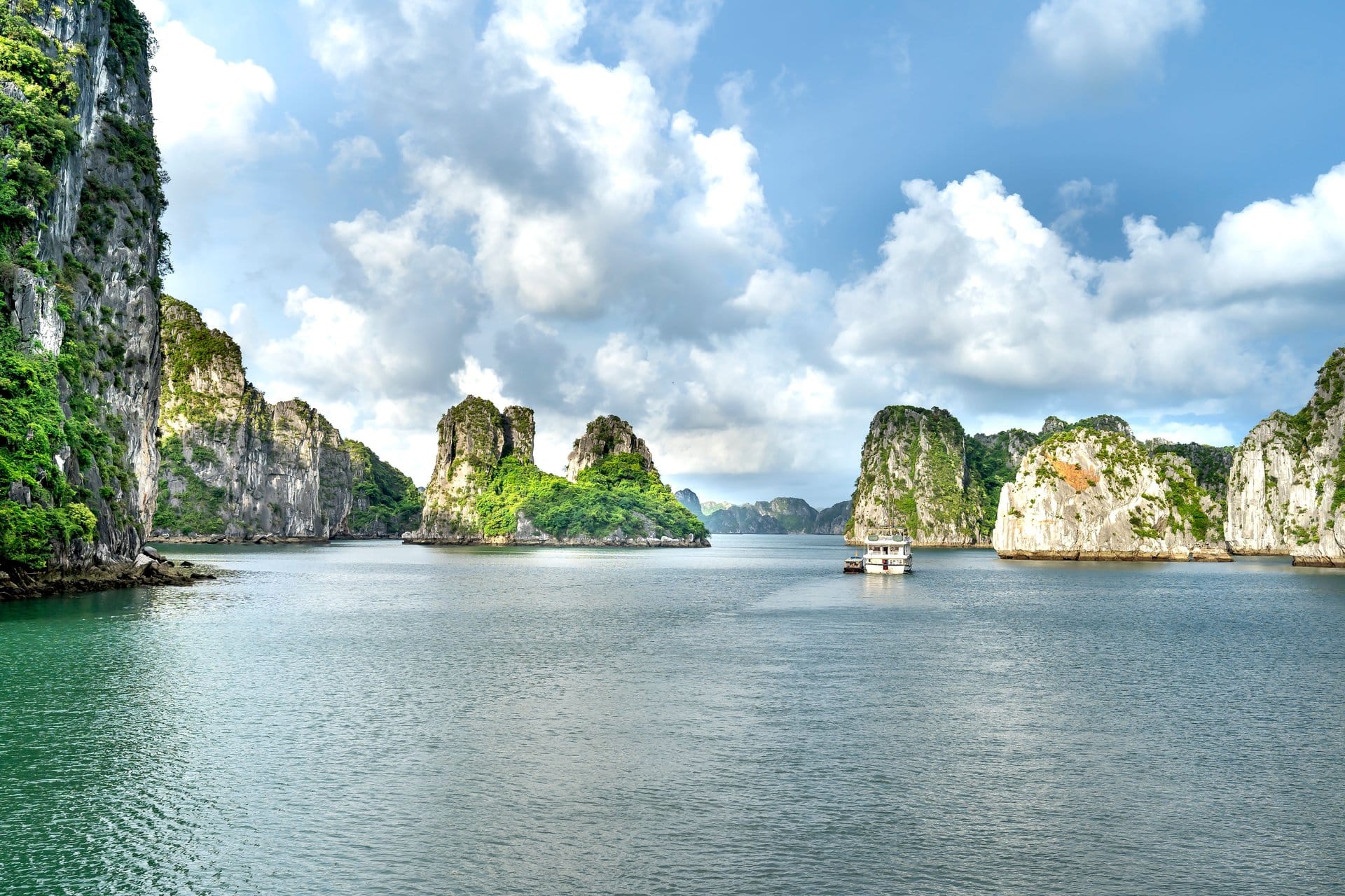 Grand Pioneers I Luxury Cruise: Ha Long Bay
