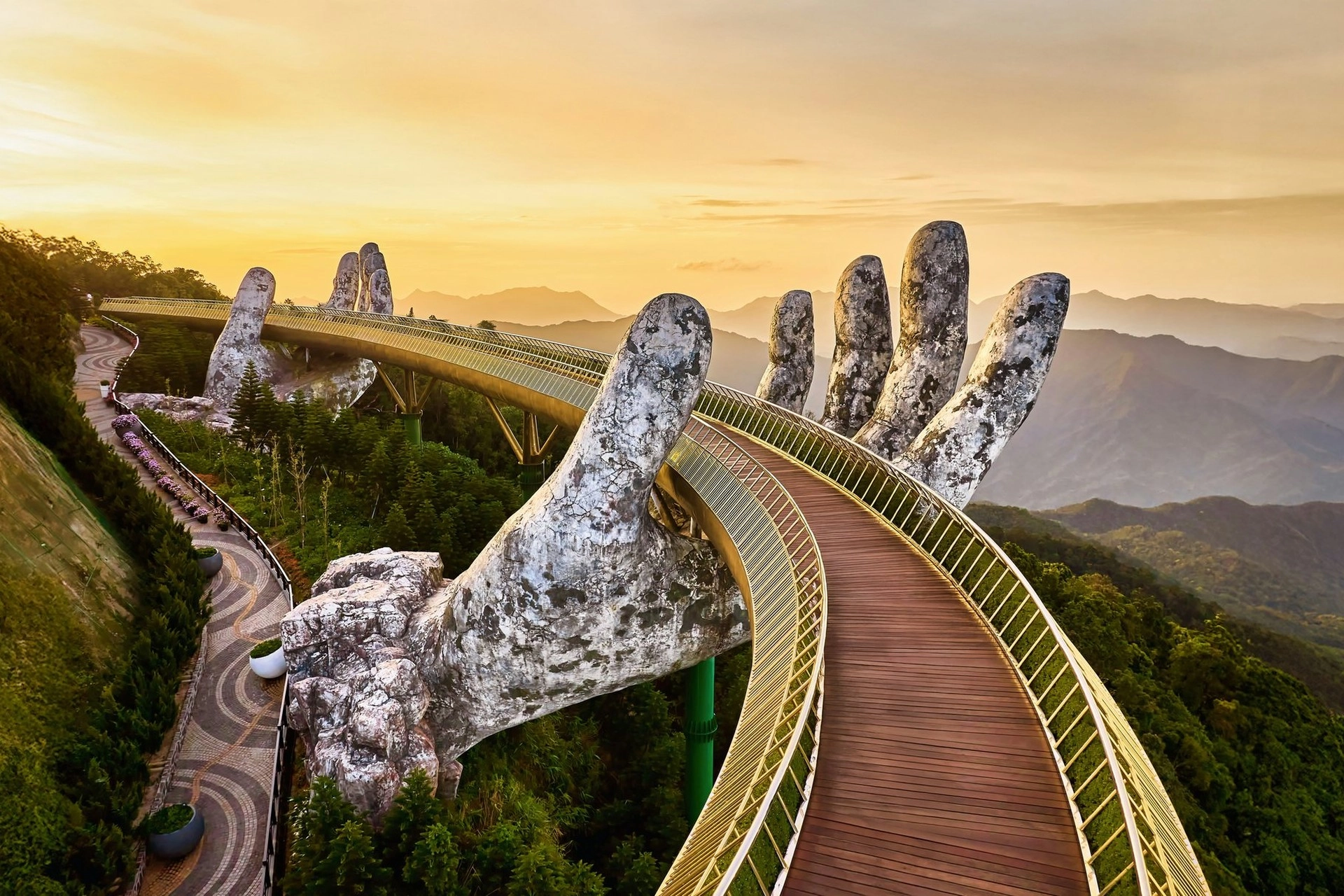 Vietnam Express Tour-da-nang-32