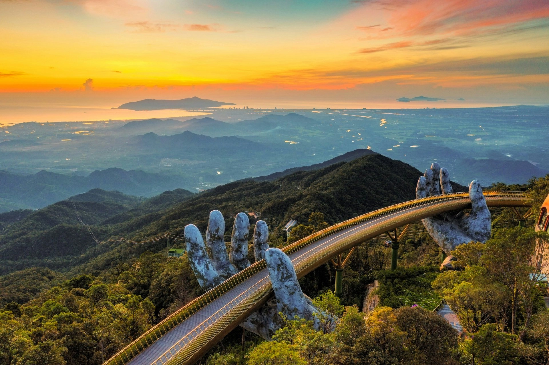 Da Nang Travel Guide | Beaches & Marble Mountains